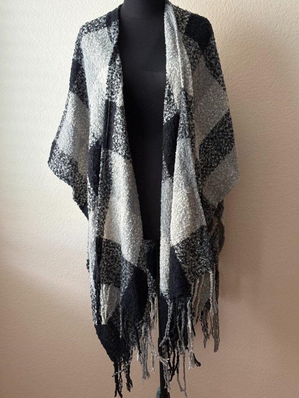 Woolrich Boucle Plaid Ruana Wrap Fringe One Size